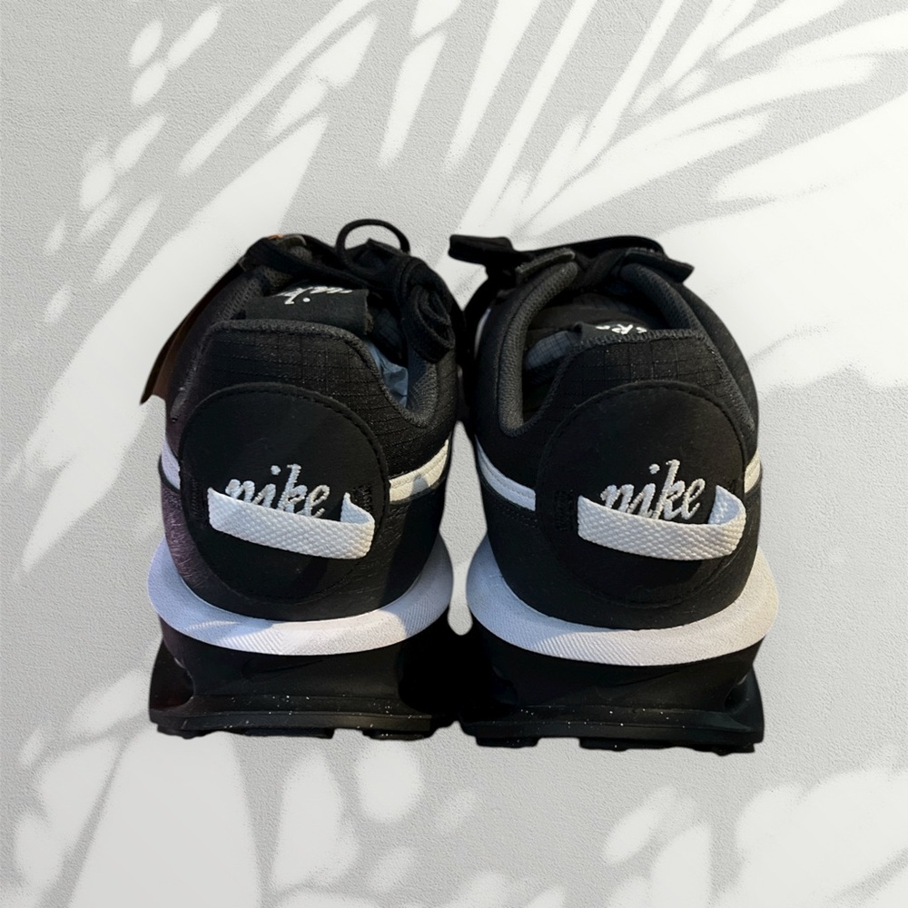 Nike Air Max Pre Day Sneakers - Picture 3 of 4